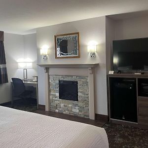 Ramada By Wyndham Cedar Rapids South